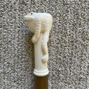 Antique bone carved frog cane〰️